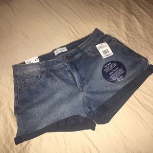Jessica Simpson “Forever Roll Cuff” jean shorts.